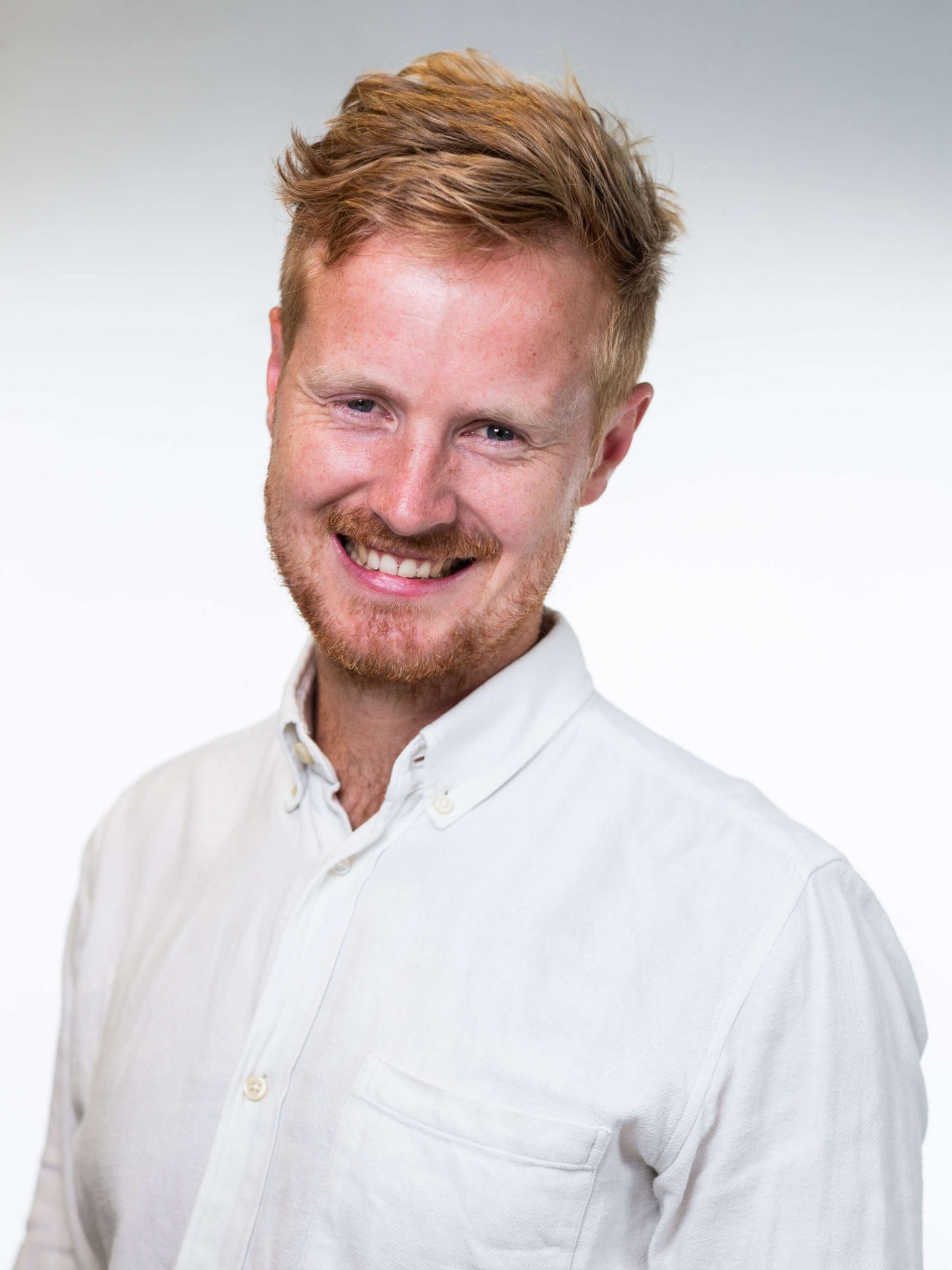 headshot-henry-dearlove